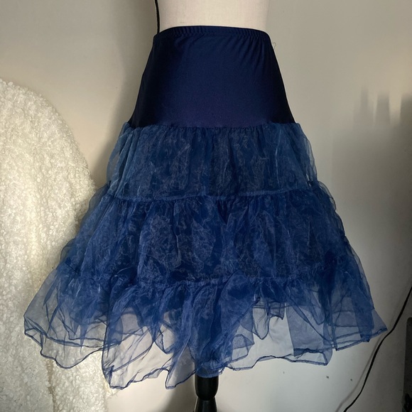 Retro Lace Dress - Picture 8 of 12